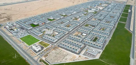 Family and labour housing development under construction, Qatar